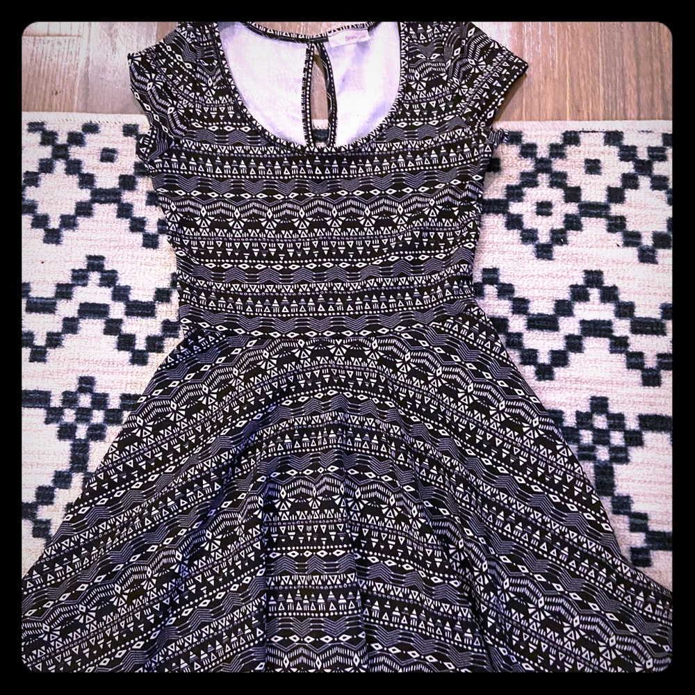 Black and White Skater Dress w Keyhole Back! NWOT